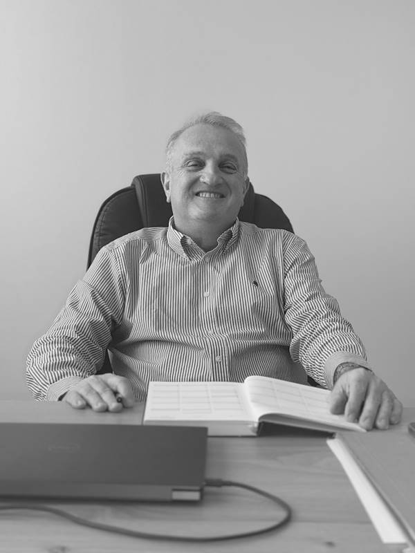 Avv. Notaio Juan Carlos Segares Lutz