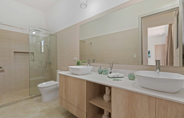 Master bedroom bathroom