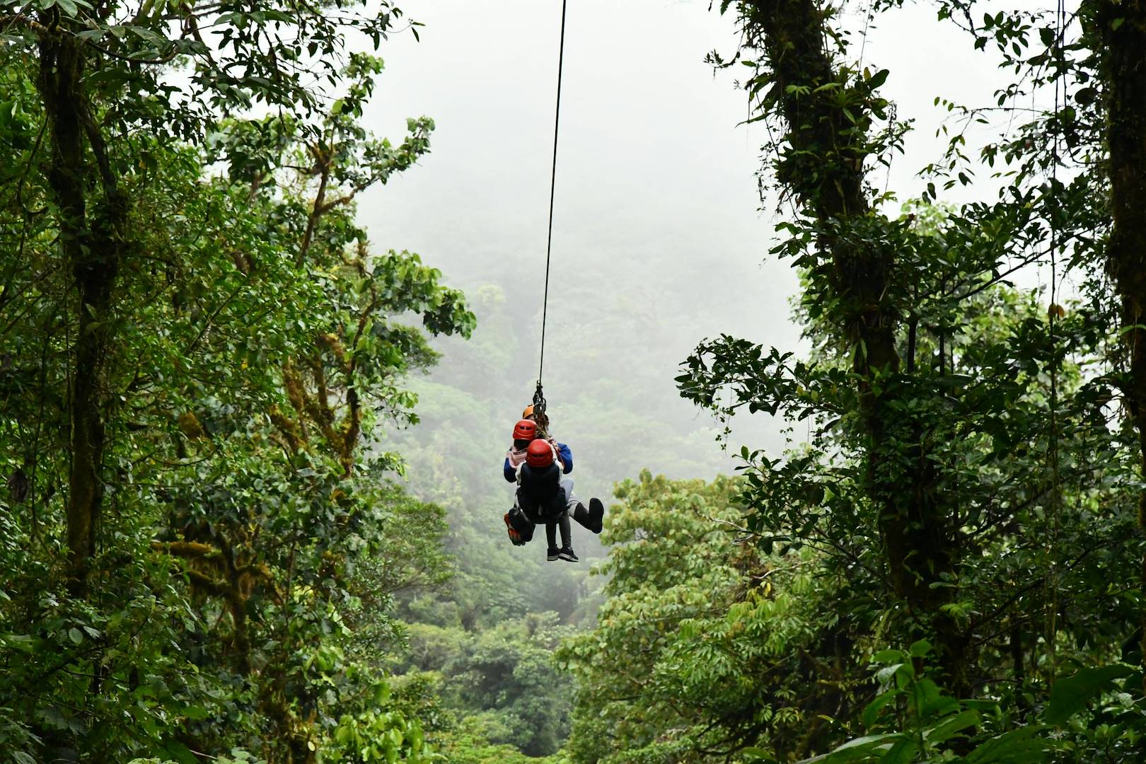 Dubai or Costa Rica? Two opposite worlds for those dreaming of a new beginning