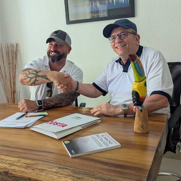 La Rosa Holdings sceglie Flor de Pacifico: accordo esclusivo per il mercato USA