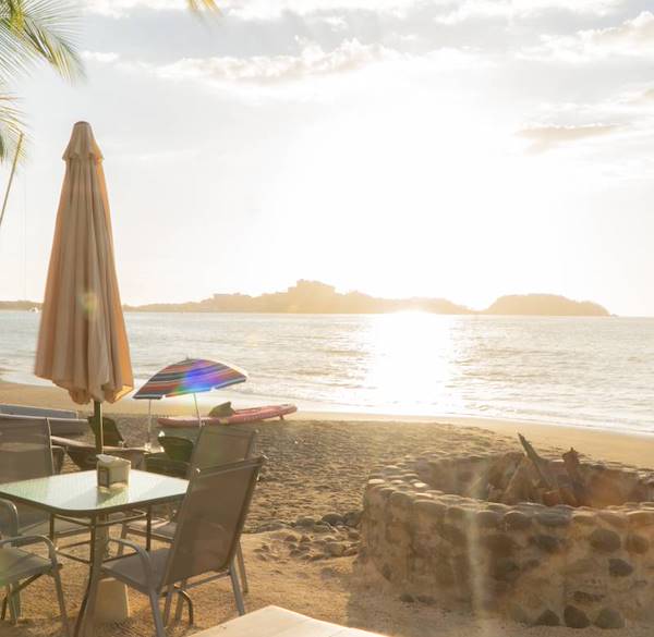 Dubai or Costa Rica? Two opposite worlds for those dreaming of a new beginning