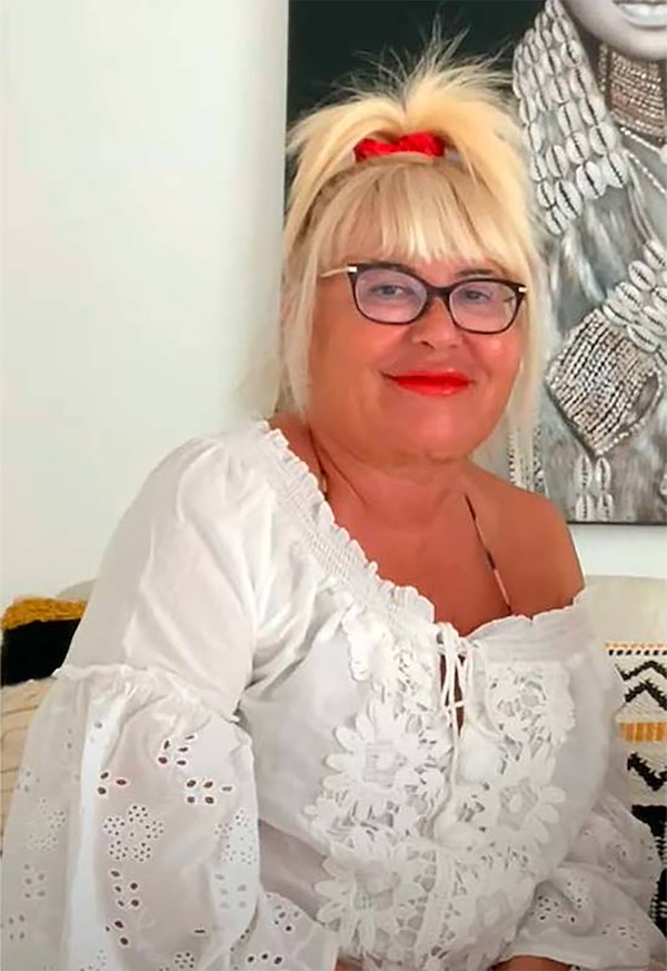 Marge shows us her house in Costa Rica with Flor de Pacifico
